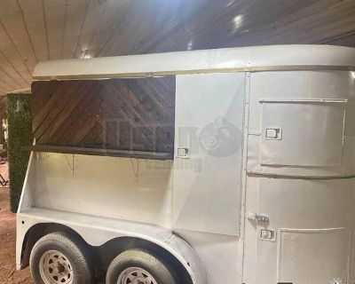 Equipment List Vehicle Features Concession Window(s) Exterior Customer Counter Food Service Equipment Ice Bin Plumbing Hand-washing Sink Interested to know how buying on UsedVending works? Visit our FAQ page .