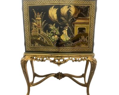 Mid Century Chinoiserie Black Lacquer Display Cabinet / Dry Bar on Giltwood Stand