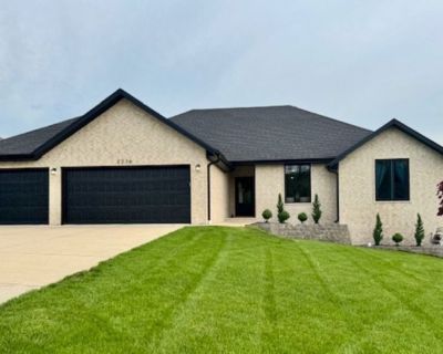 2236 N. Citation - Wild Horse - FOUR Bed; 3-Car Garage