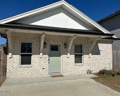 3 Bedroom 2BA 1244 ft Pet-Friendly Apartment For Rent in Bay County, FL