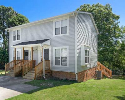 2 Bedroom 1.5BA 1000 ft Pet-Friendly Apartment For Rent in Durham, NC