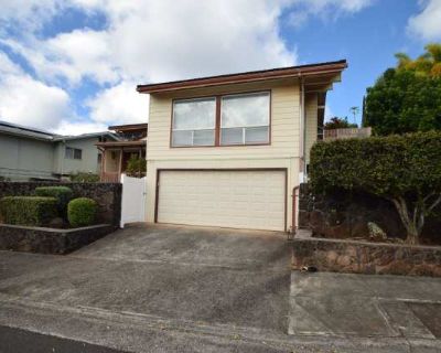 4 Bedroom 2.5BA 2784 ft Furnished Apartment For Rent in Pearl City, HI