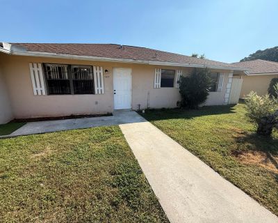 3 Bedroom 2BA 1100 ft Apartment For Rent in Wellington, FL