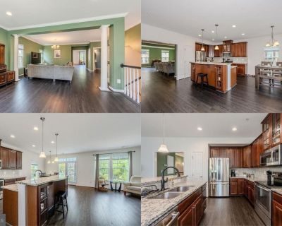 3 Bedroom 2BA 2641 ft Condo For Sale in Gainesville, VA