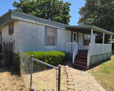 2 Bedroom 1BA 830 ft Apartment For Rent in Linda, CA