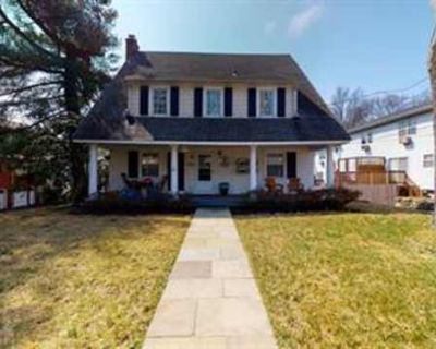 2 Bedroom 2.5 Bath Townhouse. Good schools, a diverse population and easy commuting access make Stamford a good place to call home. In unit laundry Patio / balcony Hardwood floors Dishwasher Pet friendly 24hr maintenance Unit Amenities air conditioning dishwasher fireplace hardwood floors in unit laundry microwave patio / balcony range refrigerator Property Amenities pet friendly parking 24hr m...