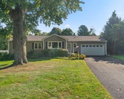 3 Bedroom 2BA 1372 ft Single Family House For Sale in Newtown, CT