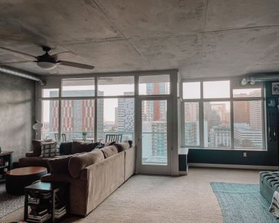 Large fully furnished studio downtown with views!