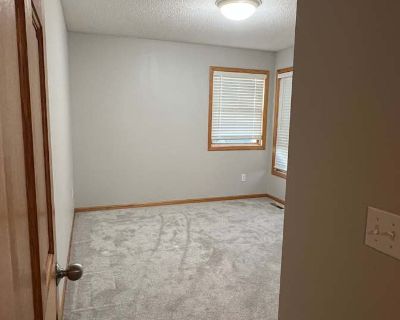 Private room with shared bathroom in a House, Minneapolis, MN 55406
