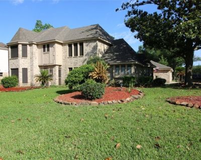 7506 Pine Green Ln. 4 bedroom 2.5 bathroom home with in ground pool in Pinehurst Atascocita! This home features large rooms throughout. Living room with f.p and wet bar. Formal dining room. The kitchen is spacious w/ extensive granite counter tops, lots of cabinets, stainless appliances and breakfast nook. Primary bedroom on the first floor with private bath and double sinks. Laundry room with ...