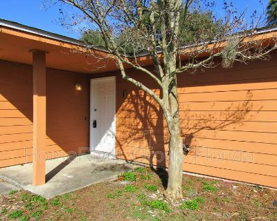 2 Bedroom 1BA 800 ft Pet-Friendly Condo For Rent in Gulf Breeze, FL