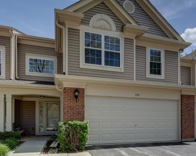 3 Bedroom 2BA 1620 ft Condo For Sale in Schaumburg, IL