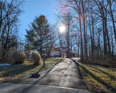 3 Bedroom 2BA 2750 ft Apartment For Rent in Burton, OH