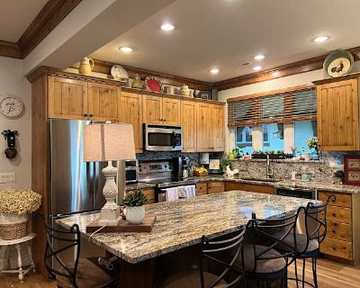 Private room with shared bathroom in a House with 1 roomie, Midway, UT 84049