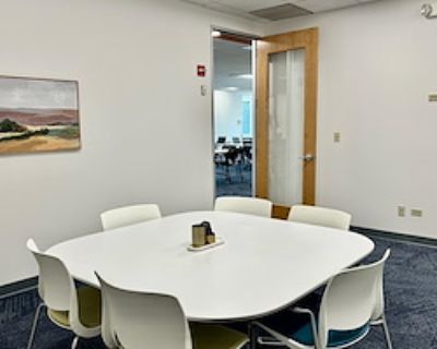 Private Meeting Room for 6 at 25N Coworking - Buffalo Grove