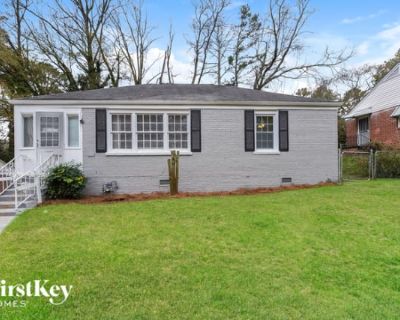 3 Bedroom 1BA 839 ft Pet-Friendly House For Rent in Atlanta, GA