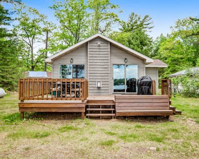 2 Bedroom 1BA Pet-Friendly House Vacation Rental in Whispering Pines, Tomahawk, WI