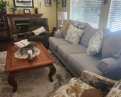 Available on: now. Furnished. Pet friendly. Parking available * Internet included * Cat friendly * 40+ years welcome Maria will require background checks for this room Learn more. Roommate wanted. You will rent a 1 bdr, 1bath room within a townhouse, beautiful backyard, quite neighborhood. Rent $1,200 per month Bills Included Security deposit $1,200 Property type Townhouse Room furnishing Furni...