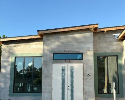 3 Bedroom 3BA 2454 ft Single Family House For Sale in Sarasota, FL