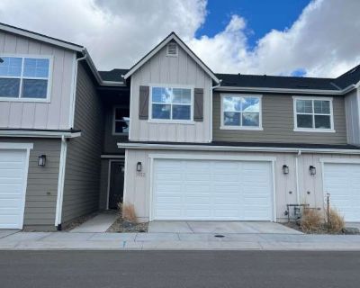 3 Bedroom 2.5BA 2119 ft Townhouse For Rent in Minden, NV