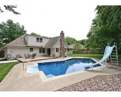 Available on: now. Furnished. Pet friendly. Parking available * Internet included * LGBTQ+ friendly * Students welcome * 40+ years welcome Brenda will require background checks for this room Learn more. Furnished room located approximately 103rd & Antioch, Less Than 5 Minutes from Cleveland University-Kansas City and 10 minutes to JCCC so perfect for students. In a quiet, safe neighborhood. Eas...