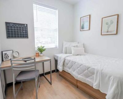 Private room with own bathroom in an apartment with 2 roomies, Orem, UT 84058