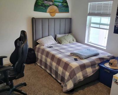 Total rooms: 3. Deposit: $0.00 * Utilities included?: Yes * Fees apply?: No. References are not required. Non-smoking. Furnishings: Unfurnished * Parking: Yes * Garage: Yes * Yard/patio: No * Balcony/roof terrace: No * Disabled access: No * Living room: shared * Broadband included: Yes. Availability Available Dec 01 2025 Minimum term None Maximum term None. Looking for someone to take over my l...