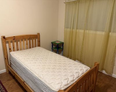 Total rooms: 3. Deposit: $0.00 * Utilities included?: No * Fees apply?: No. References are not required. Males preferred. Non-smoking. Couples are welcome. Furnishings: Furnished * Parking: Yes * Garage: No * Yard/patio: No * Balcony/roof terrace: No * Disabled access: No * Living room: shared * Broadband included: Yes. Availability Available Now Minimum term 6 months Maximum term 12 months. 3-...