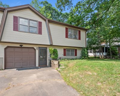 3 Bedroom 1BA 1524 ft Single Family House For Sale in Bristol, CT