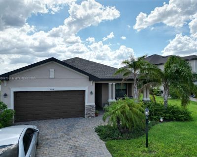 3 Bedroom 3BA House For Rent in Fort Myers, FL