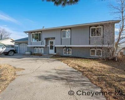 5 Bedroom 2BA 2088 ft Single Family Home For Sale in CHEYENNE, WY
