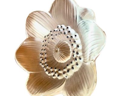1970s Lalique French Crystal Hand Sculptured Anemone Flower New