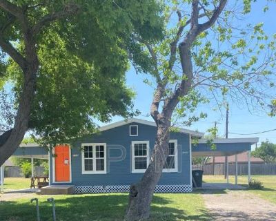 1723 Warren St. In the heart of the Rio Grande Valley, Harlingen has a rich history and hot climate. 1 Bedroom. 1 Bathroom. 950 ft