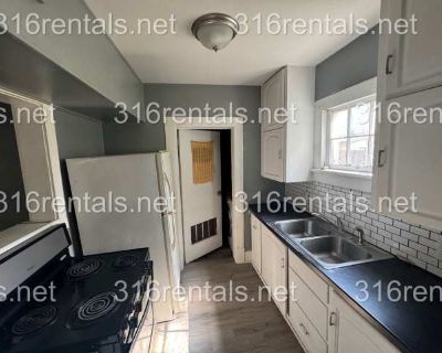 2 Bedroom 1BA 952 ft Apartment For Rent in Newton, KS