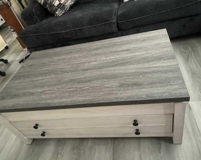 Coffee table with lifting top