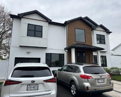 Pilgrim Ln, Westbury, Flat For Rent