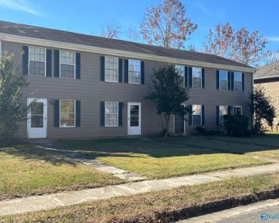 2 Bedroom 1BA 915 ft Apartment For Rent in Huntsville, AL