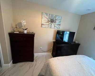 Private room with shared bathroom in a House with 1 roomie