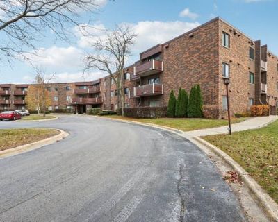 2 Bedroom 2BA 1100 ft Condominium For Sale in ELK GROVE VILLAGE, IL