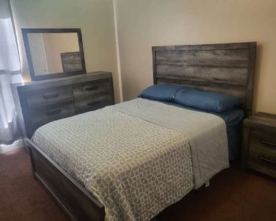 Private room with shared bathroom in a House with 1 roomie