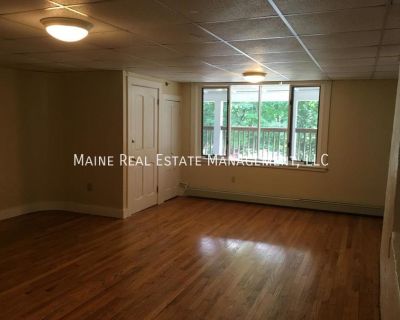 2 Bedroom 1BA Pet-Friendly Apartment For Rent in Bangor, ME