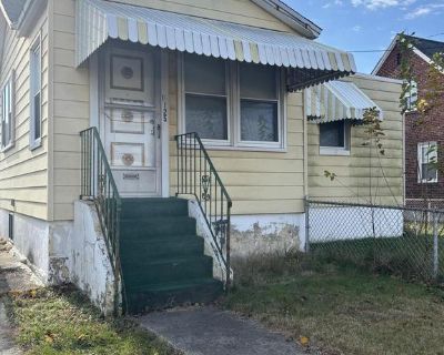 3 Bedroom 1BA 975 ft Single Family House For Sale in Essington, PA