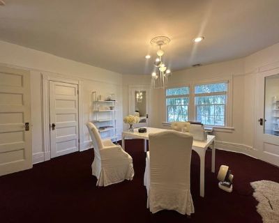 400 ft Commercial Property For Rent in Huntington, NY