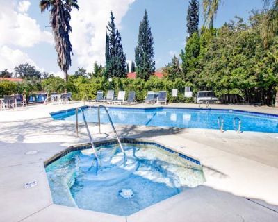 For sale: 3 Bed 3 Bath condo in Toluca Lake for $444,900