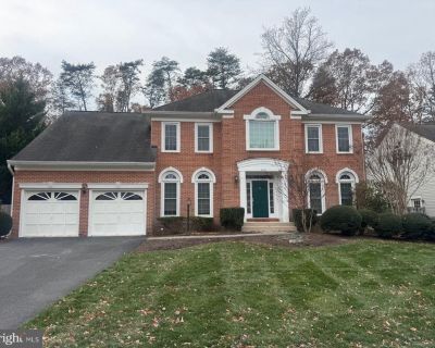 8143 Ridge Creek Way. Property for Rent in Springfield, VA for $4,500 with 5 bedrooms and 3 full baths, 1 half bath. This 4,594 square foot property was built in 1991 on a lot size of 0.21.. A huge single colonial model house located close to Fairfax County Pkwy and major highways. This home offers 5 BRs and 3 FBs and 1/2 bath on the mail level. Main level offers a library along with huge Famil...