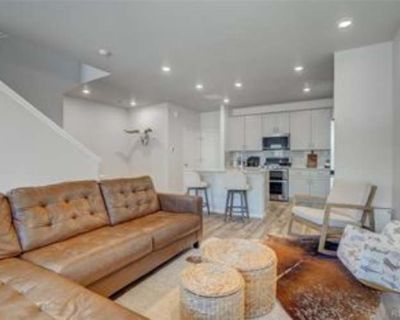 Total rooms: 2. Deposit: $0.00 * Utilities included?: No * Fees apply?: No. No preference. Non-smoking. Not for couples. Furnishings: Unfurnished * Parking: Yes * Living room: No * Broadband included: No. Availability Available Nov 22 2025 Minimum term None Maximum term None. One bedroom with your own private bathroom available in a peaceful, furnished townhome (your room unfurnished). Located ...