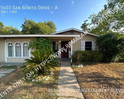 MOVE IN SPECIAL! 3 Bedroom / 1 Bath Home Near St. Mary&apos;s University!