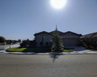 1 Bedroom 1 Bath in Manteca in a beautiful home