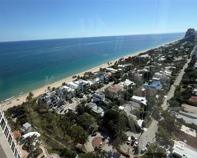 N Ocean Blvd. Spectacular Penthouse with Amazing Views, 4 Bedrooms plus an Office/Den. 2 Kitchens, ON SITE CAFE.\r\nOVER SIZE ENTERTAINMENT AREA WITH ITS OWN KITCHEN. PRIVATE MASTER BEDROOM.. 5 Bedroom. 4 Bathroom. 4938 ft