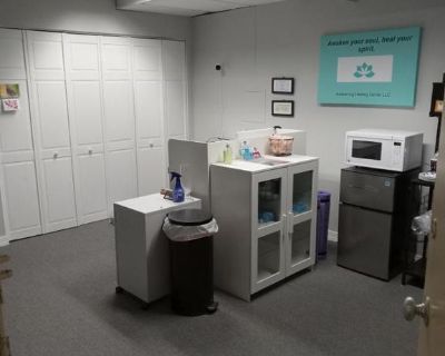 801 N Pitt Street # 121. Property for Rent in Alexandria, VA for $600. This property was built in 1965.. This is a shared office space with two private office suites and 1 common area that is shared between both offices. $600.00 includes one office space and access to use the common area. All UTILITIES INCLUDED.. Water Source Public Type of Parking On Street Water View Y/N N Lot Size Acres 0.00...